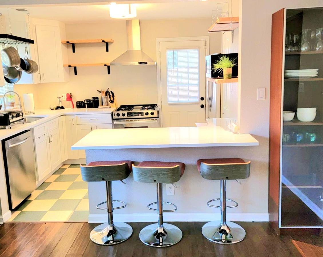 Spacious Cherry Creek Villa Denver Bagian luar foto